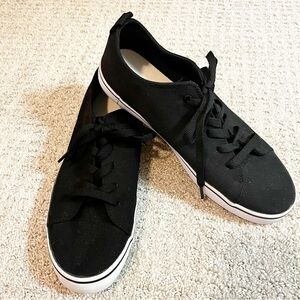 Mens 9 Womens 10 Varsity Canvas Black Tennis Shoes Lowtop Walking Casual School